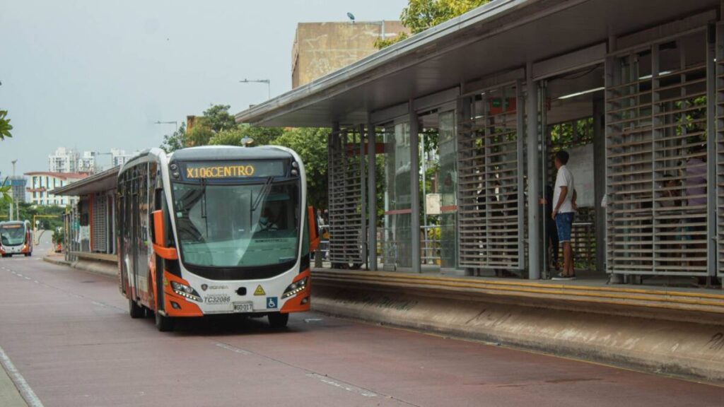 ¿Cómo funciona el sistema de transporte público en Cartagena?