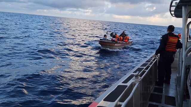 Unidades de la Armada Nacional interceptaron tres embarcaciones en aguas de San Andrés, donde se movilizaban 19 migrantes irregulares con destino a Centroamérica.