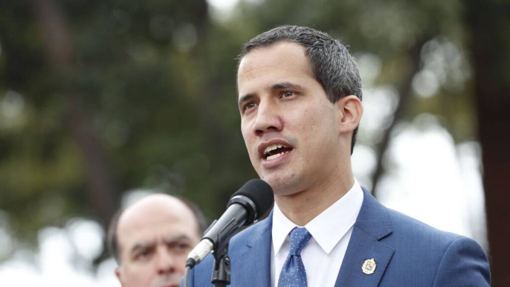 "Nuestro éxodo sólo es comparable con el de países en guerra": Juan Guaidó