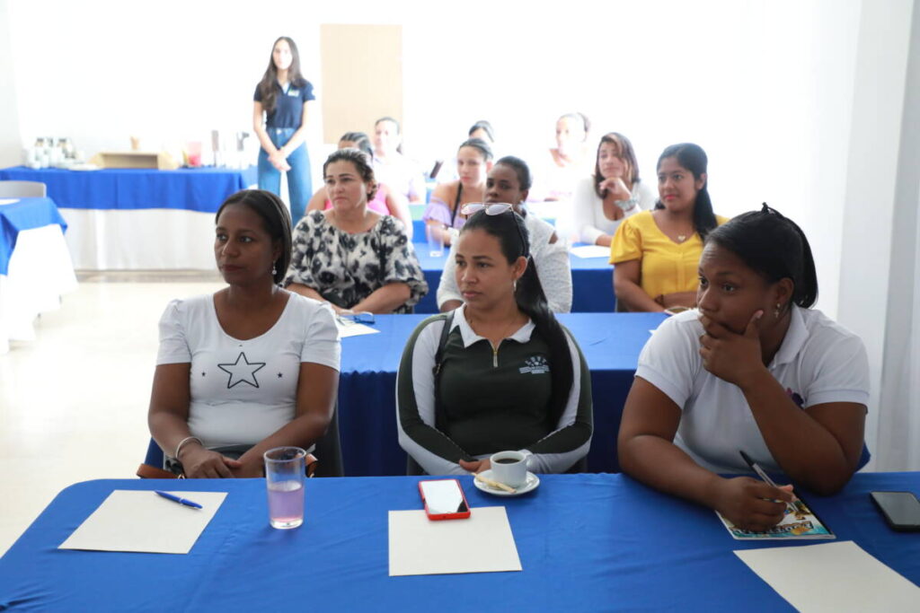 Mujeres migrantes se reúnen en Barranquilla para discutir las próximas propuestas en materia de políticas públicas (Crédito: Colprensa - Jairo Cassiani)