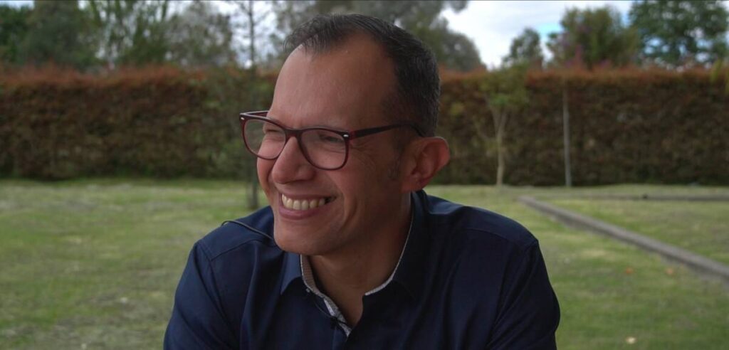 Douglas Quintero es un profesor venezolano que da clases en dos universidades en Bogotá (Crédito: Colprensa - Estebán Herrera)