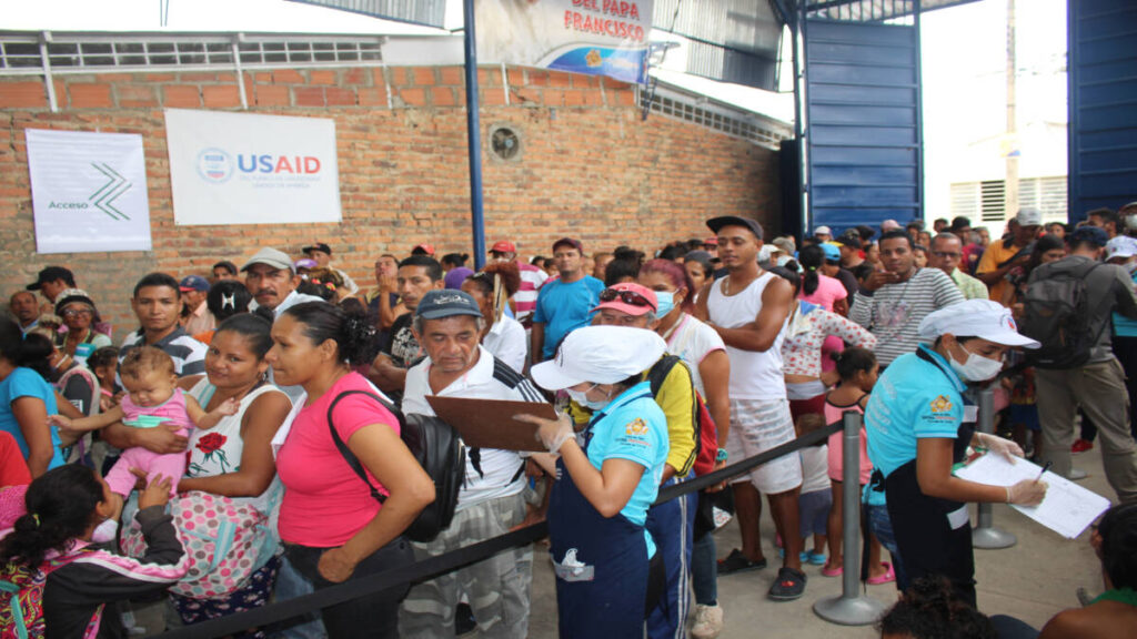 Fundación Acceso dona a la semana 20 toneladas de alimentos a migrantes en Colombia