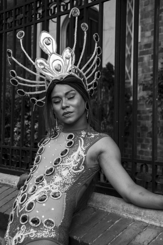 Marchar por el orgullo lejos de casa: 'drag queen' y migrante en la inmensa Bogotá