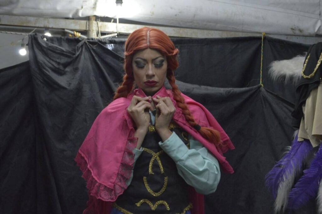 Bailarina venezolana encontró en circo de Bogotá un escape a la crisis