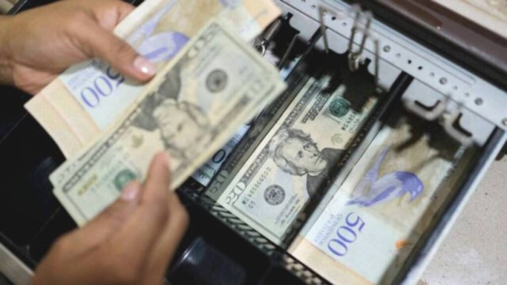 El 65% de los pagos en efectivo en Venezuela son en dólares