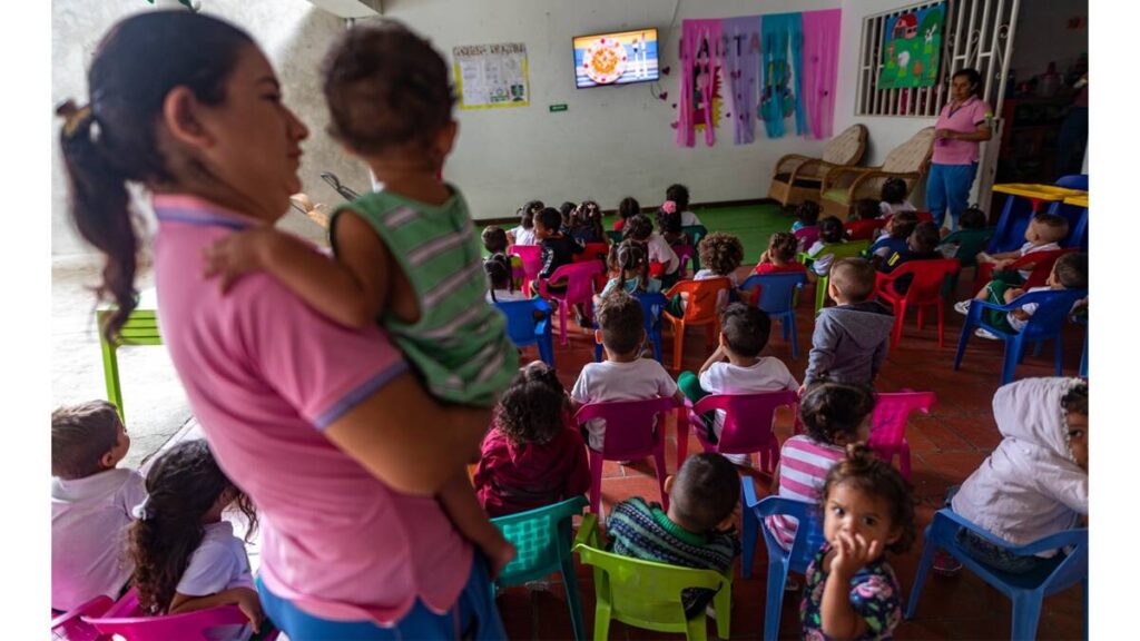 Entre rondas y juegos, los niños migrantes reciben cuidados en Cúcuta