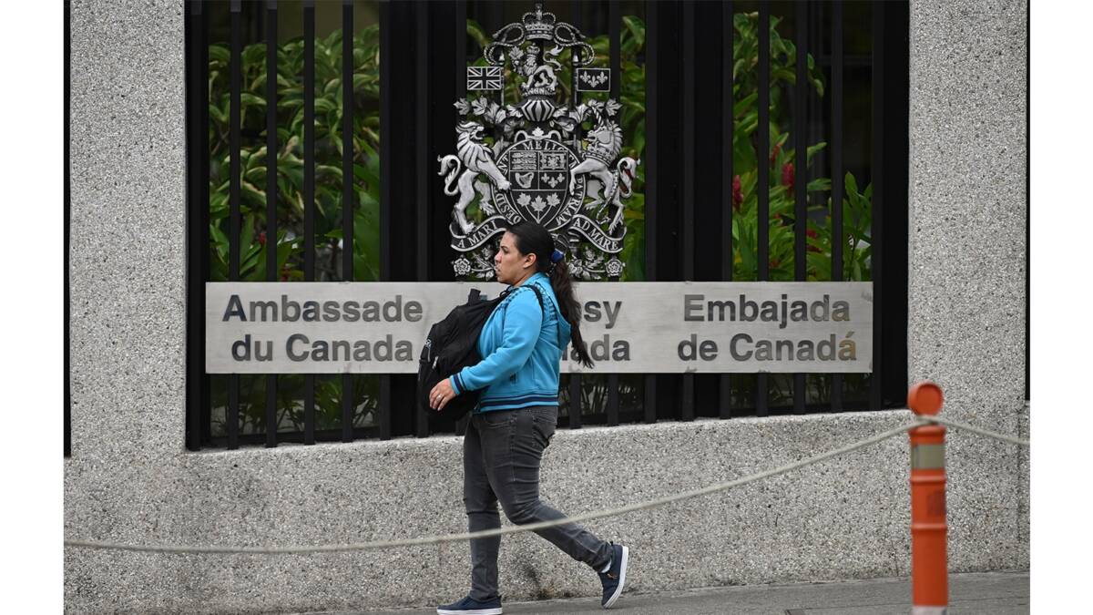 Canadá suspende operaciones de su embajada en Venezuela