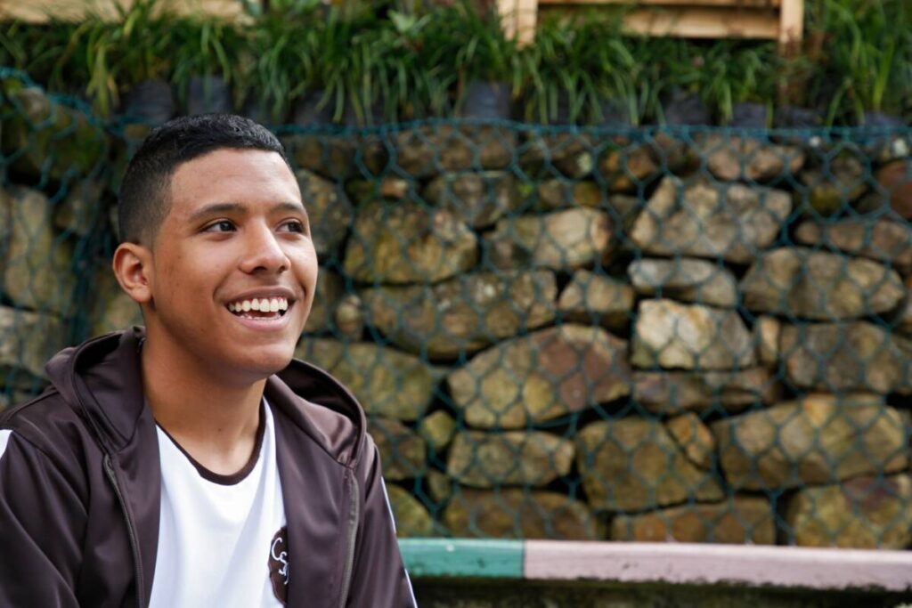 Aly, el joven venezolano que se convirtió en personero de un colegio en Bogotá