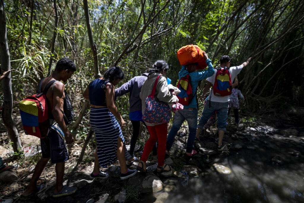En comparación con el mundo, ¿qué tan bien está atendiendo Colombia a los migrantes?