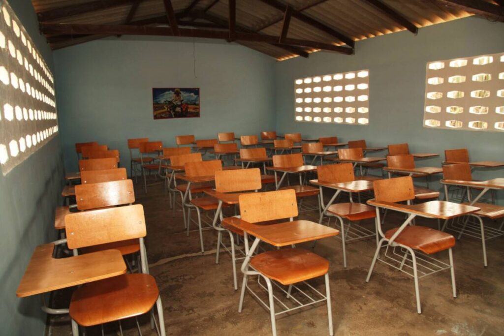 Aulas en el desierto: garantía de educación para los niños migrantes en La Guajira