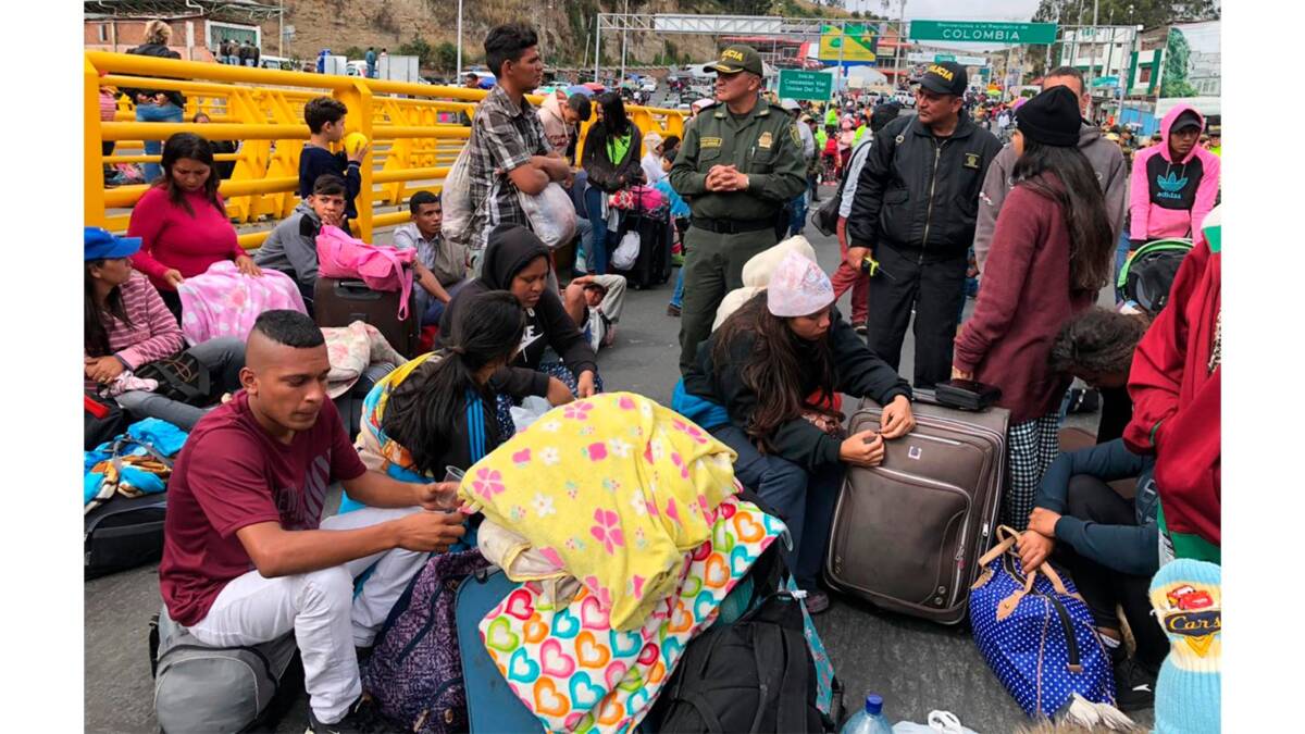 Tras horas de bloqueo, migrantes venezolanos despejaron el puente de Rumichaca