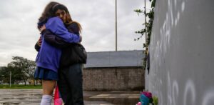 Plantón frente al Bunker de la Fiscalía General de la Nación exigiendo justicia con los casos del asesinato de 8 mujeres trans. (Colprensa - Catalina Olaya )