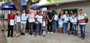 Participantes en las sesiones de arteterapia en el Centro Intégrate de Cartagena.